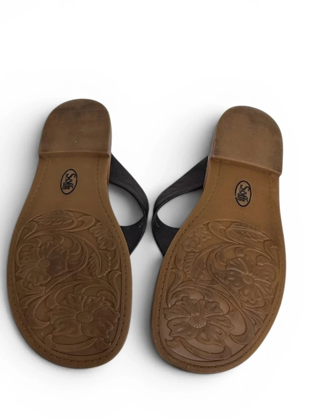 Söfft Black Leather Thong Sandals w/ Gold Buckle – Size 8.5M